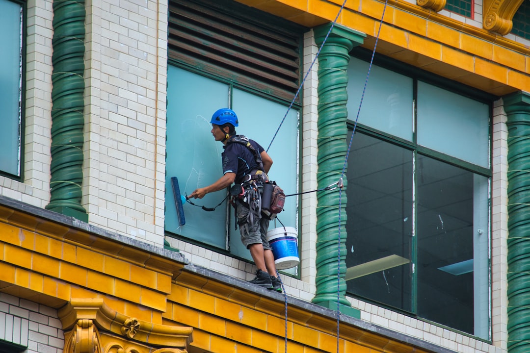 Commercial Window Cleaning: What Quality Service Should Include