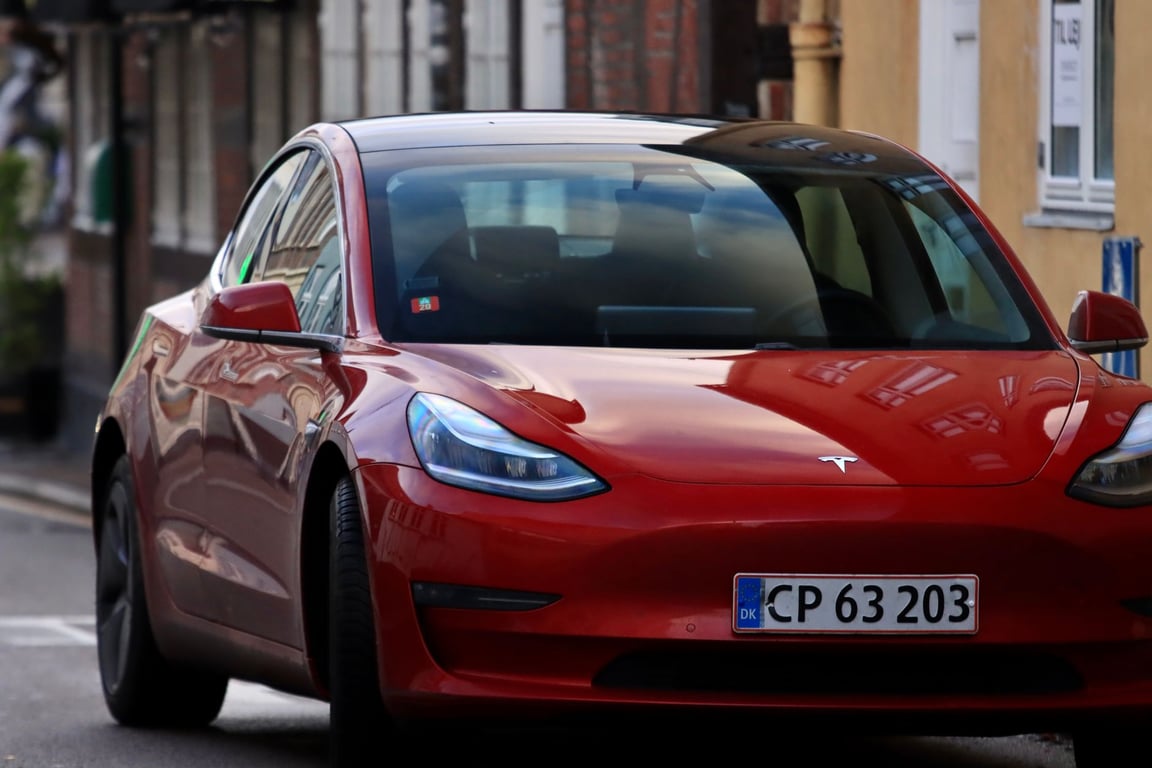 Cost to Charge an Electric Car: Home vs. Public Charging Explained