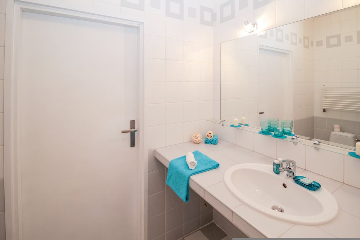 accessible senior apartment bathroom