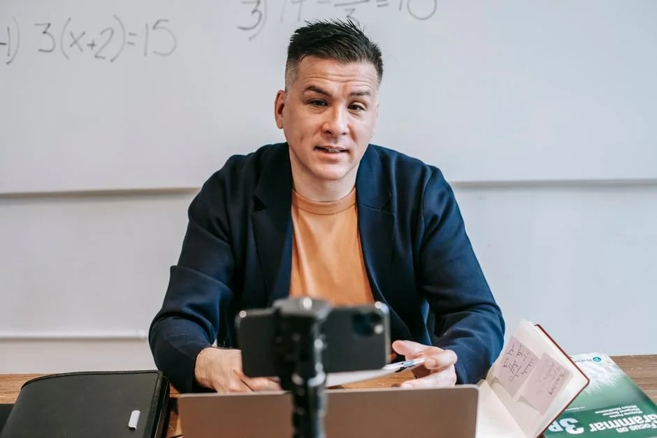 Image describing How to Find the Best Online Spanish Teacher Fast (2026)