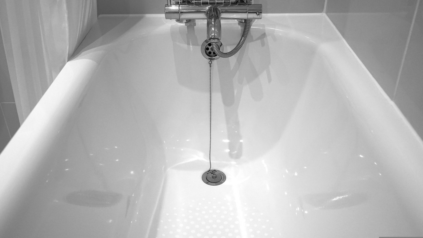 dripping bathtub faucet
