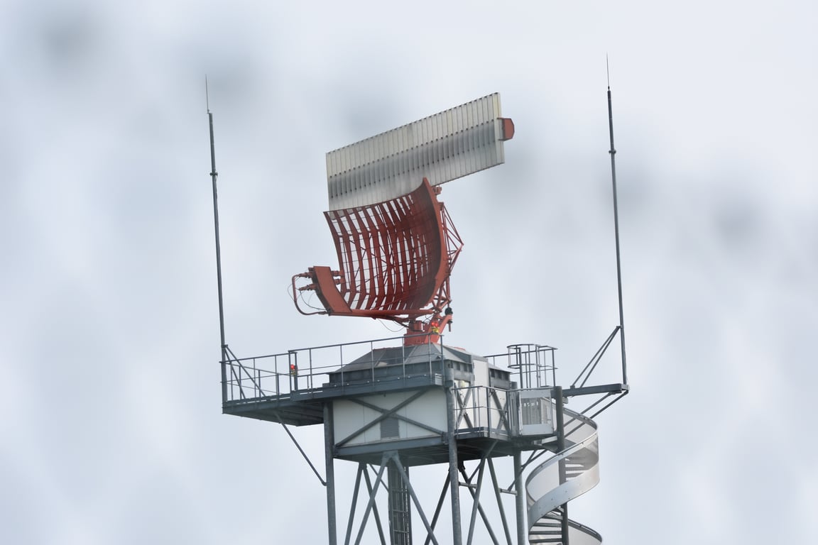 Simrad boat radar installation