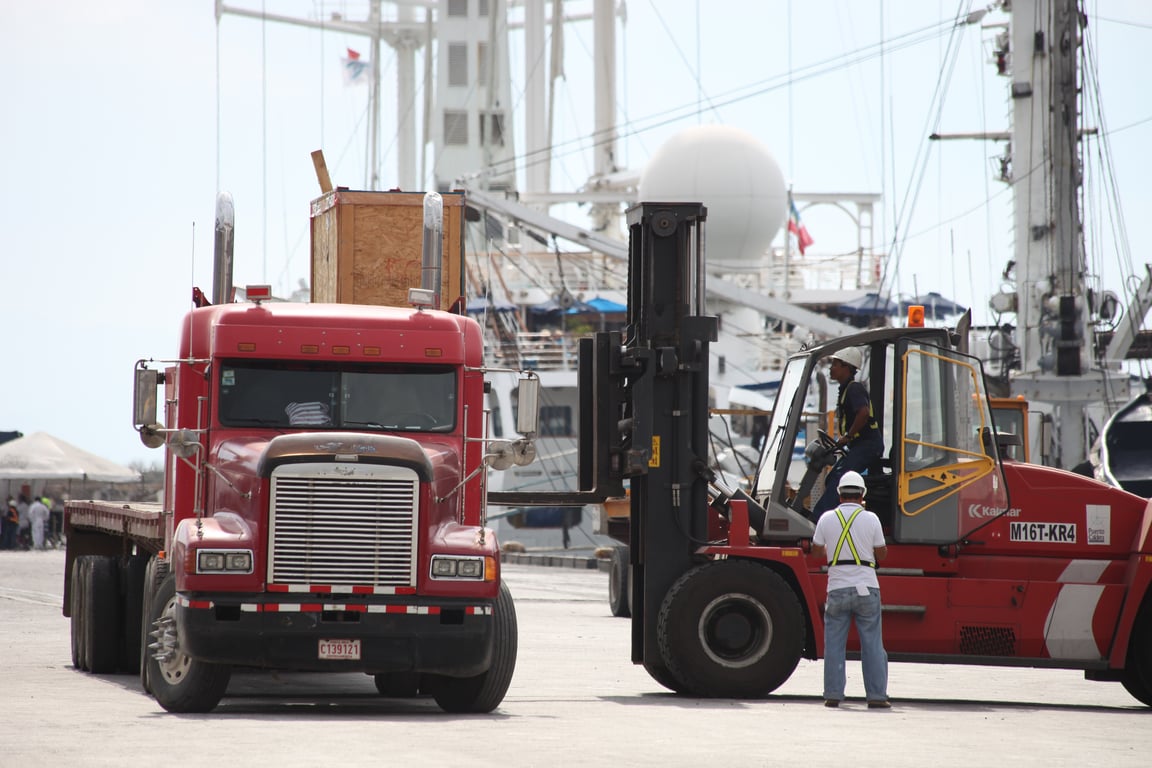 heavy-duty tow truck