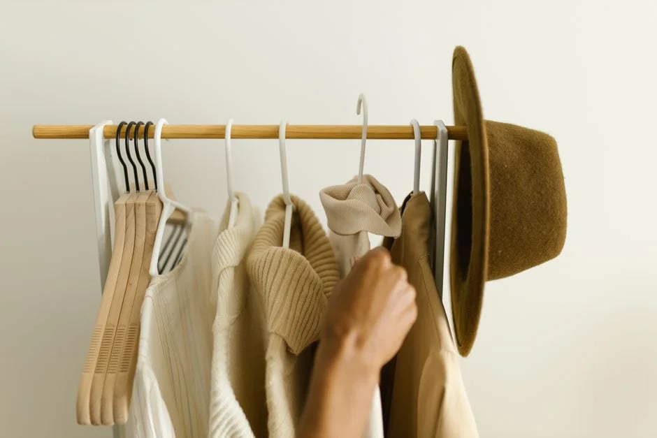 Image describing How to Build the Best Holiday Capsule Wardrobe 2026 Fast?