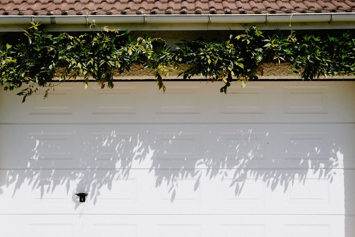 Local Garage Door Repair: How to Choose a Reliable Service Near You