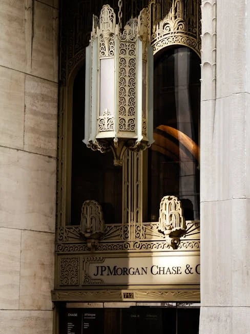 Image describing Chase Sapphire Reserve vs Amex Gold Best Now in 2026?