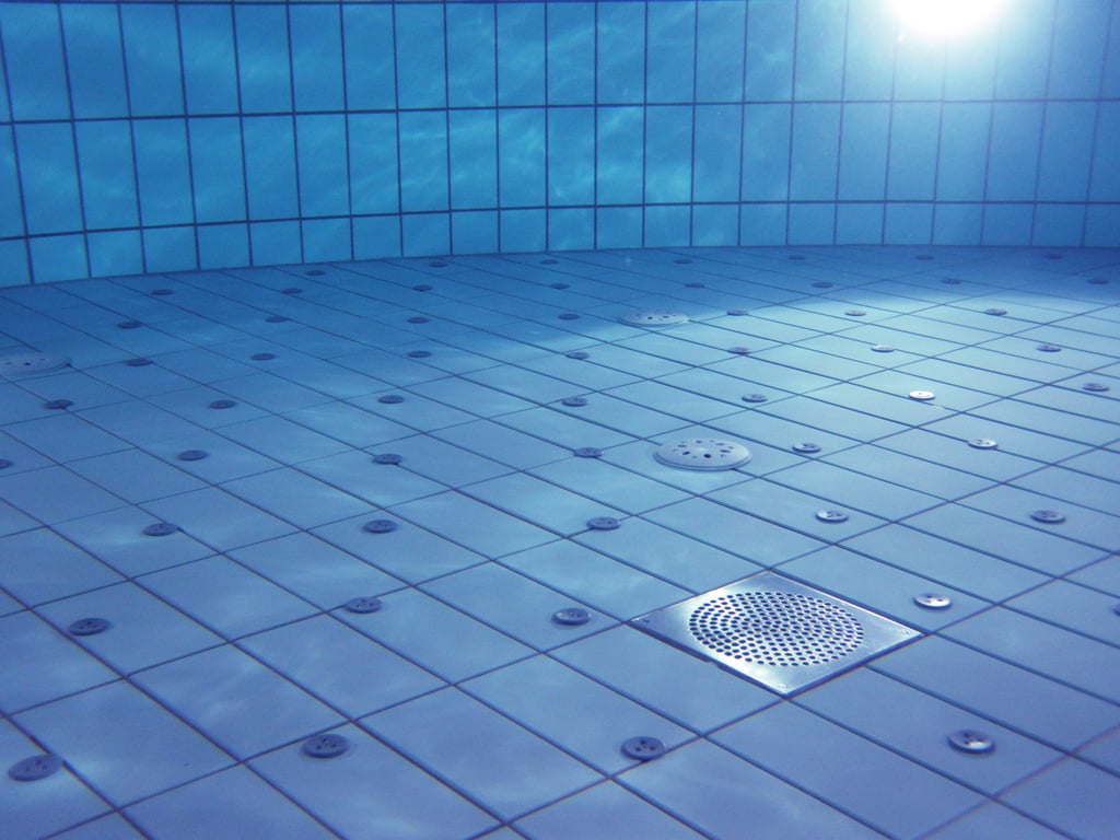 underwater pool light