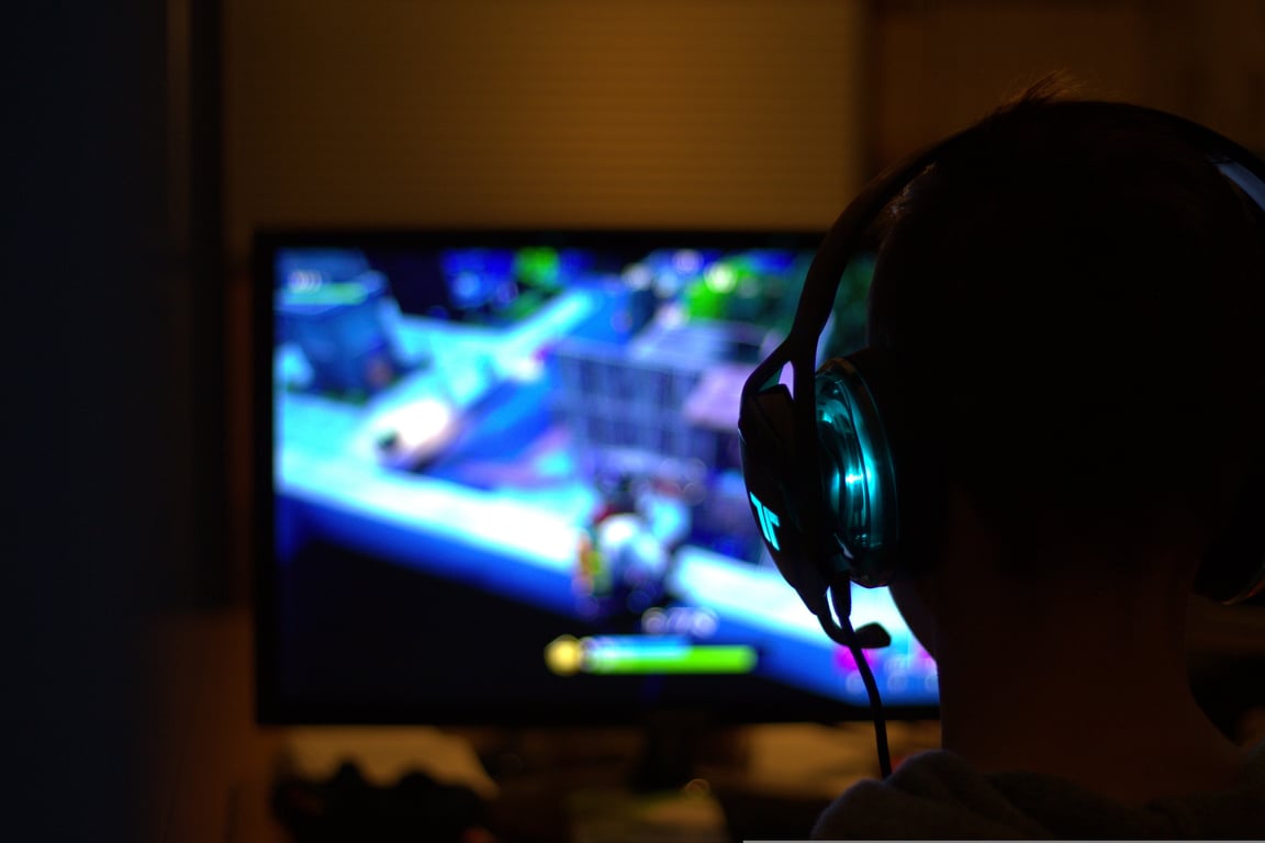 gaming monitor and controller