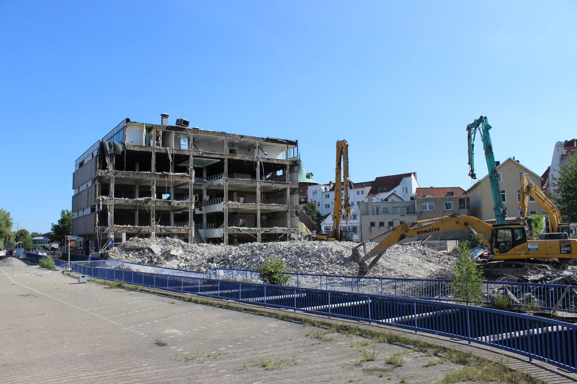 excavator rental construction site