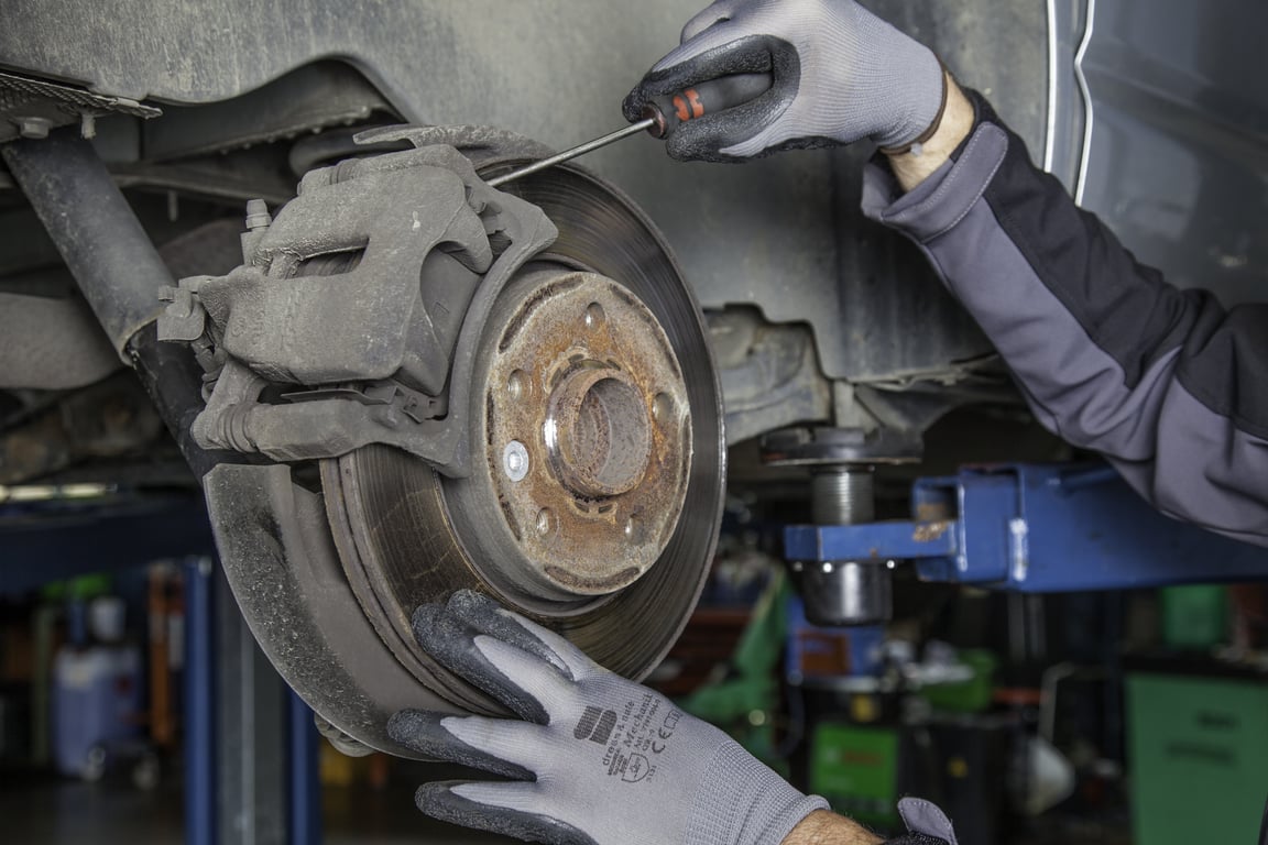 brake repair mechanic