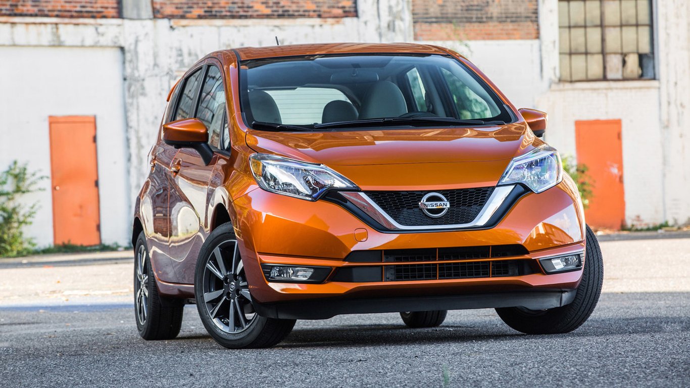 Nissan Rogue towing trailer