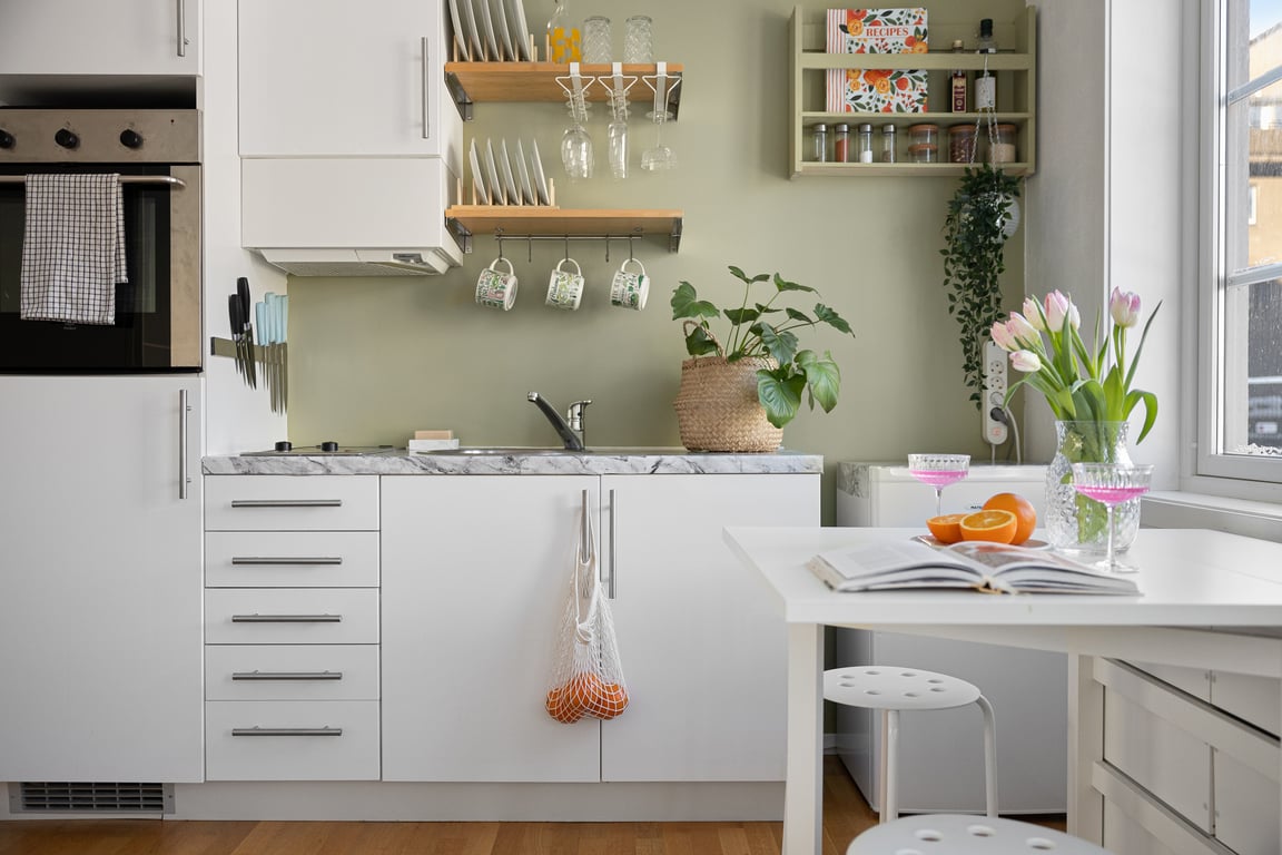 professional house cleaner kitchen