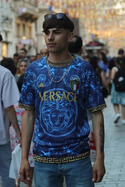 Image describing How to Get the Best Versace Clothing Sale Now in 2026?