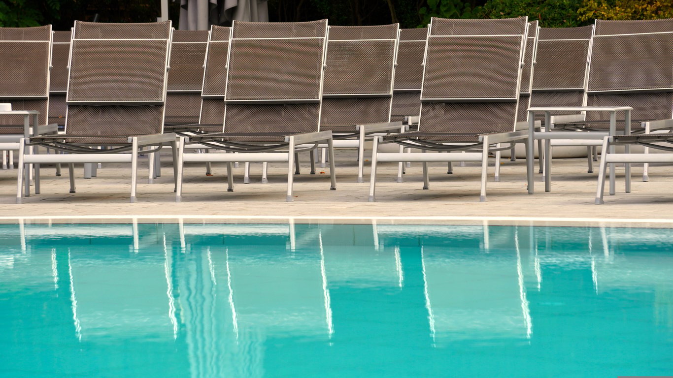 How to Compare Swimming Pool Companies Before You Hire