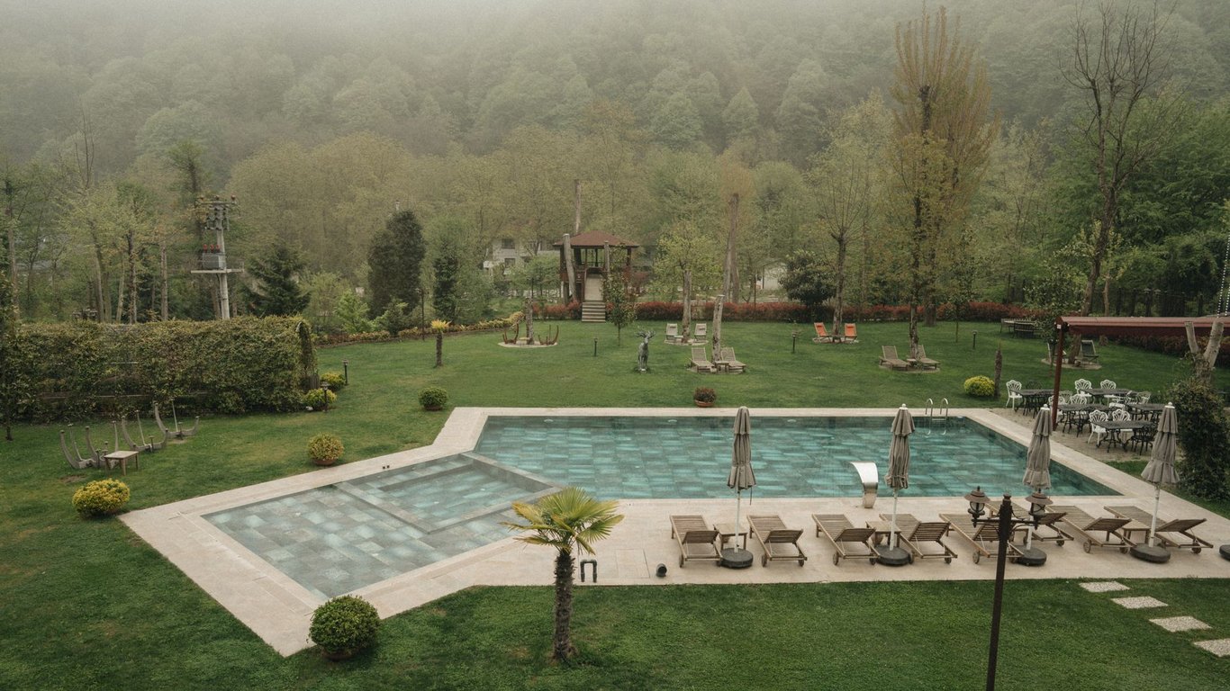 Pool Openers Near Me: How to Choose a Reliable Spring Service