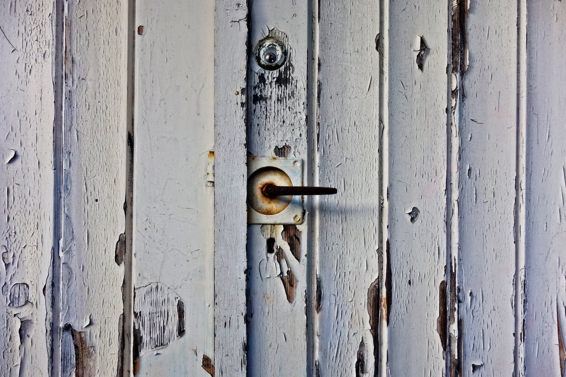 garage door repair technician