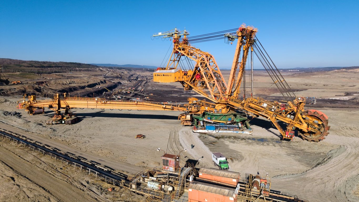 Large Equipment Rental: Match Machine Capacity to Jobsite Demands