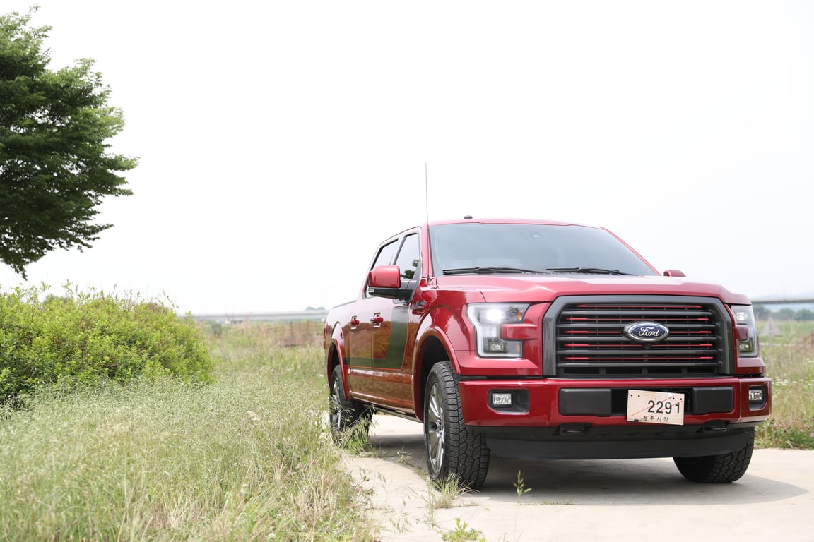 pickup truck towing travel trailer