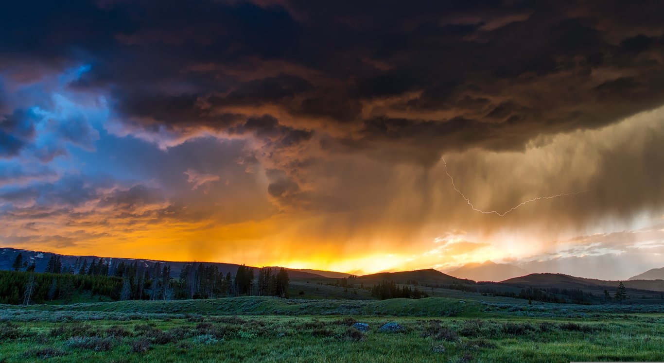 Under Canvas Yellowstone glamping tents