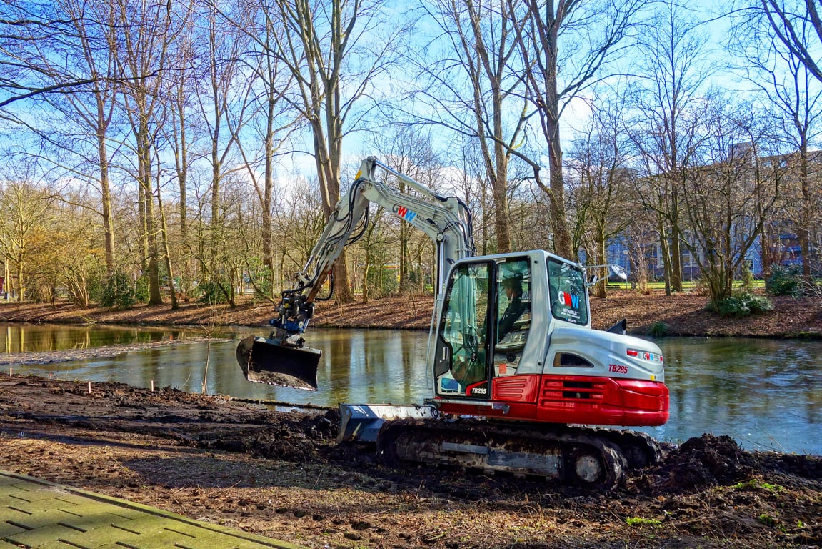 excavator undercarriage inspection