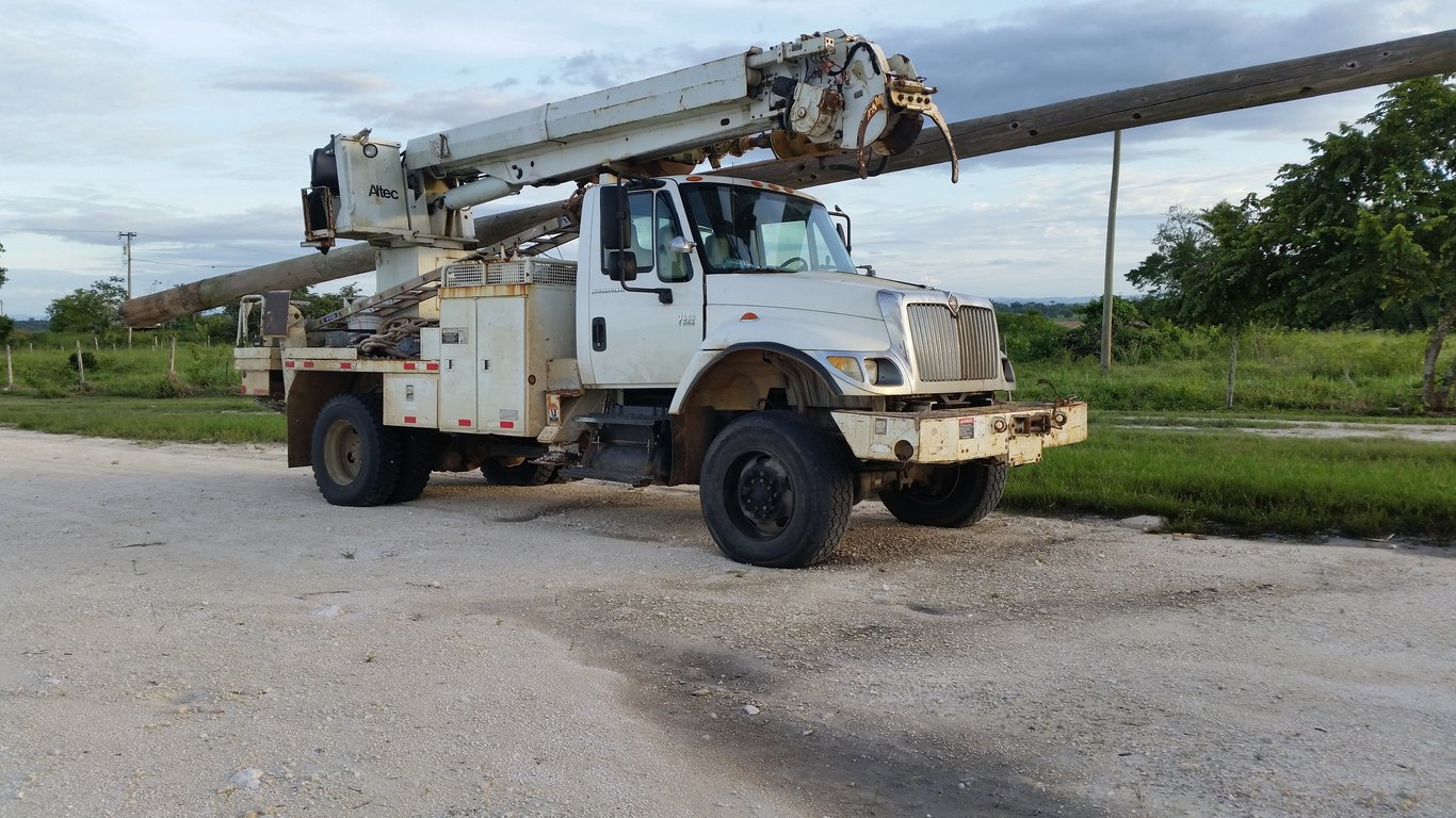 flatbed tow truck