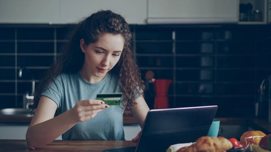Image describing How to Get the Best Amex Student Credit Card in 2026?
