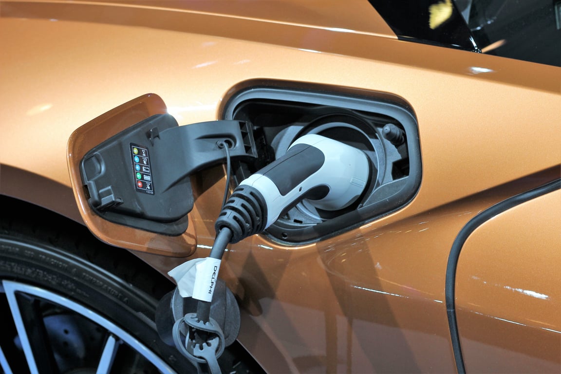 electric car charging in winter