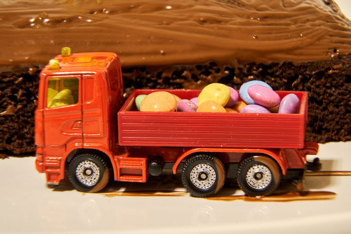 excavator loading dump trucks