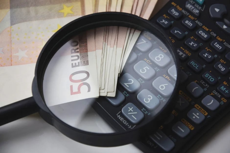 Image describing How to Use a Whole Life Cash Value Calculator in 2026?