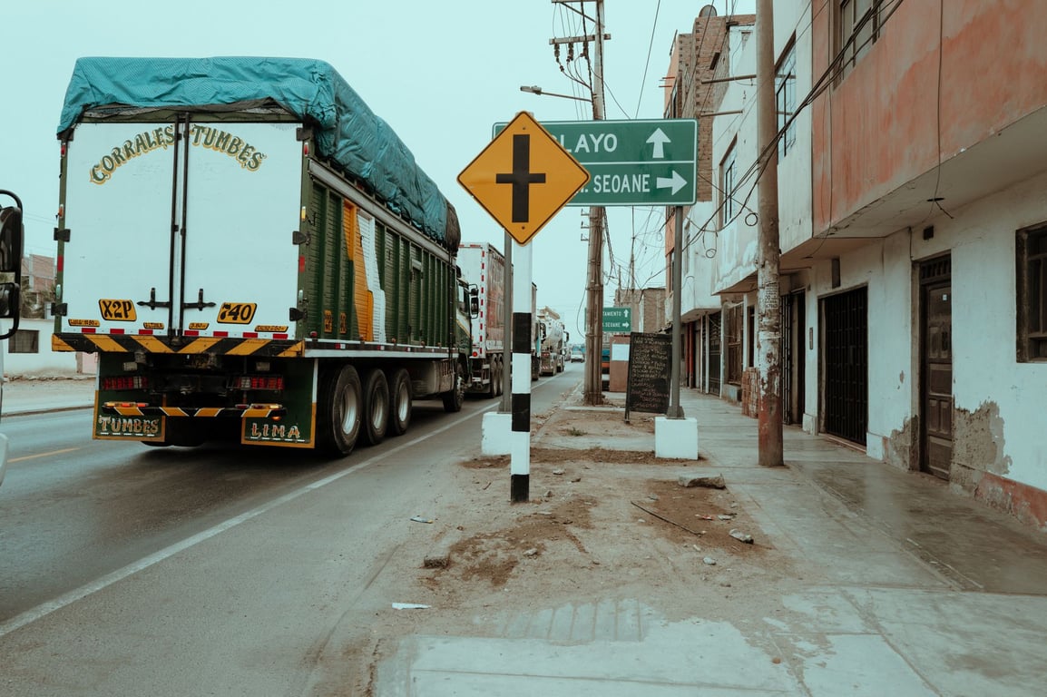 Semi Truck Rental Rates: What Fleets Should Compare Before Signing a Contract