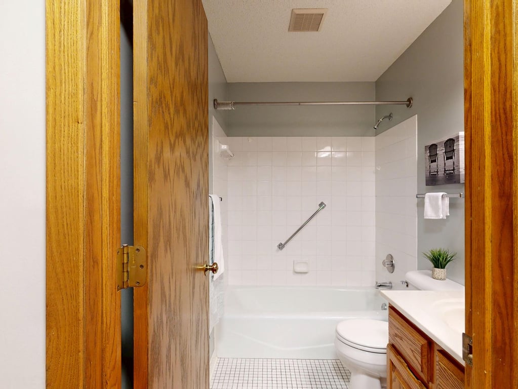 accessible bathroom grab bars