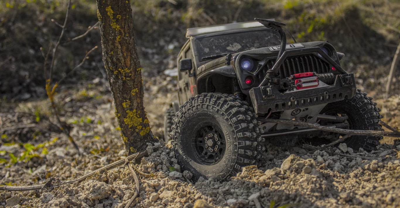 Jeep Gladiator towing trailer