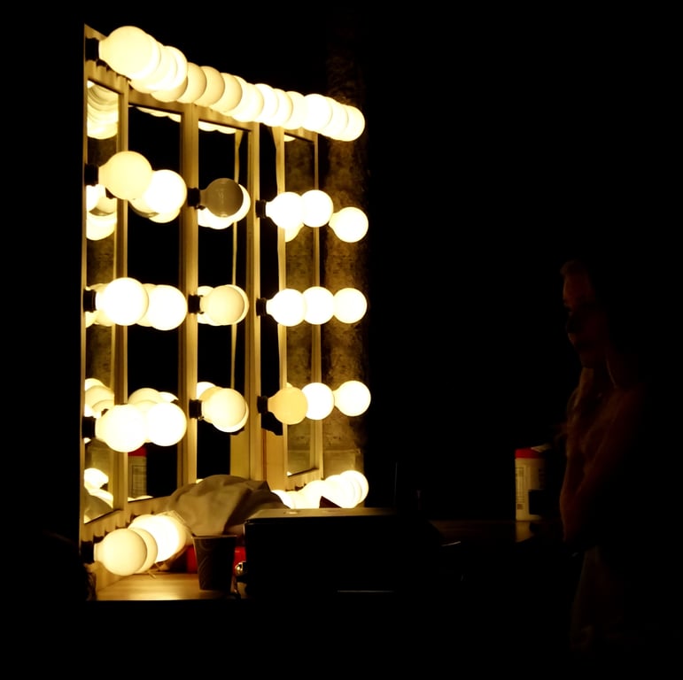 modern bathroom vanity lighting