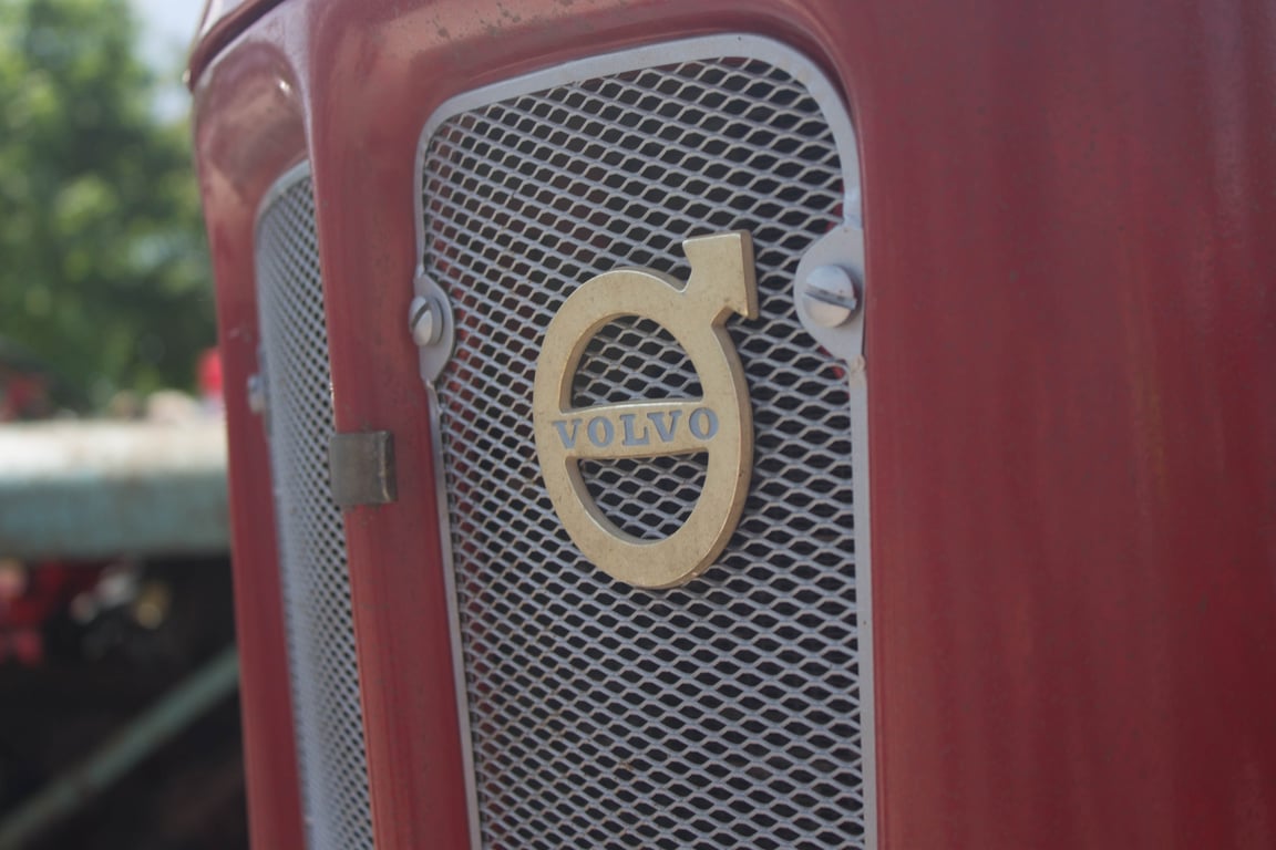 Volvo VNL highway tractor