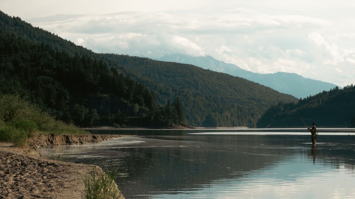 Chill and Reel: A Relaxed, Well-Prepared Approach to Fishing Outdoors