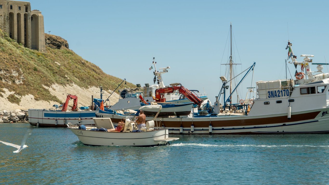 Fishing Boats for Sale: How to Choose the Right Boat for Your Fishing Style
