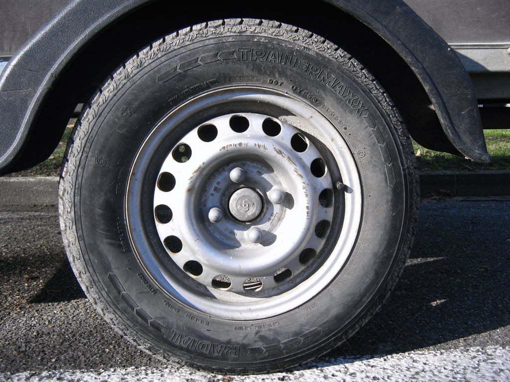 tire shop wheel installation