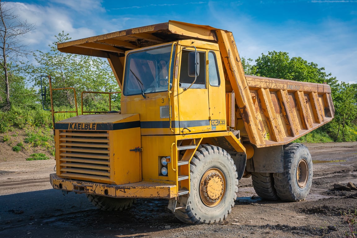 heavy-duty tow truck