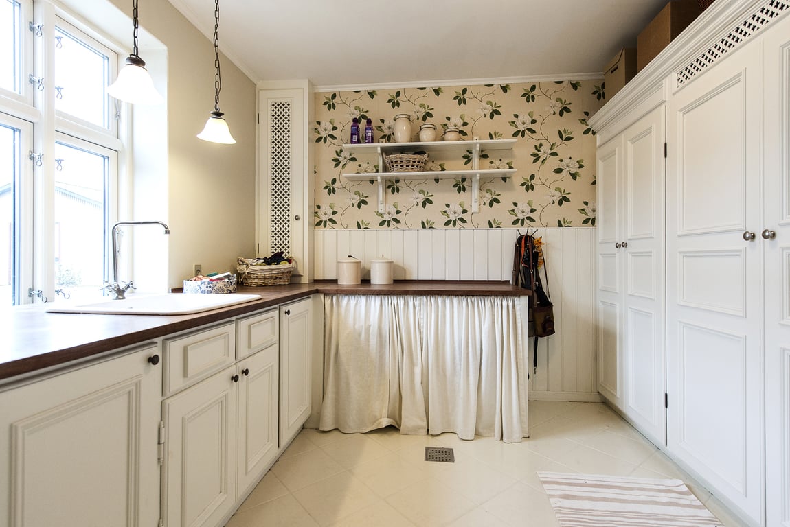 kitchen cabinet installation