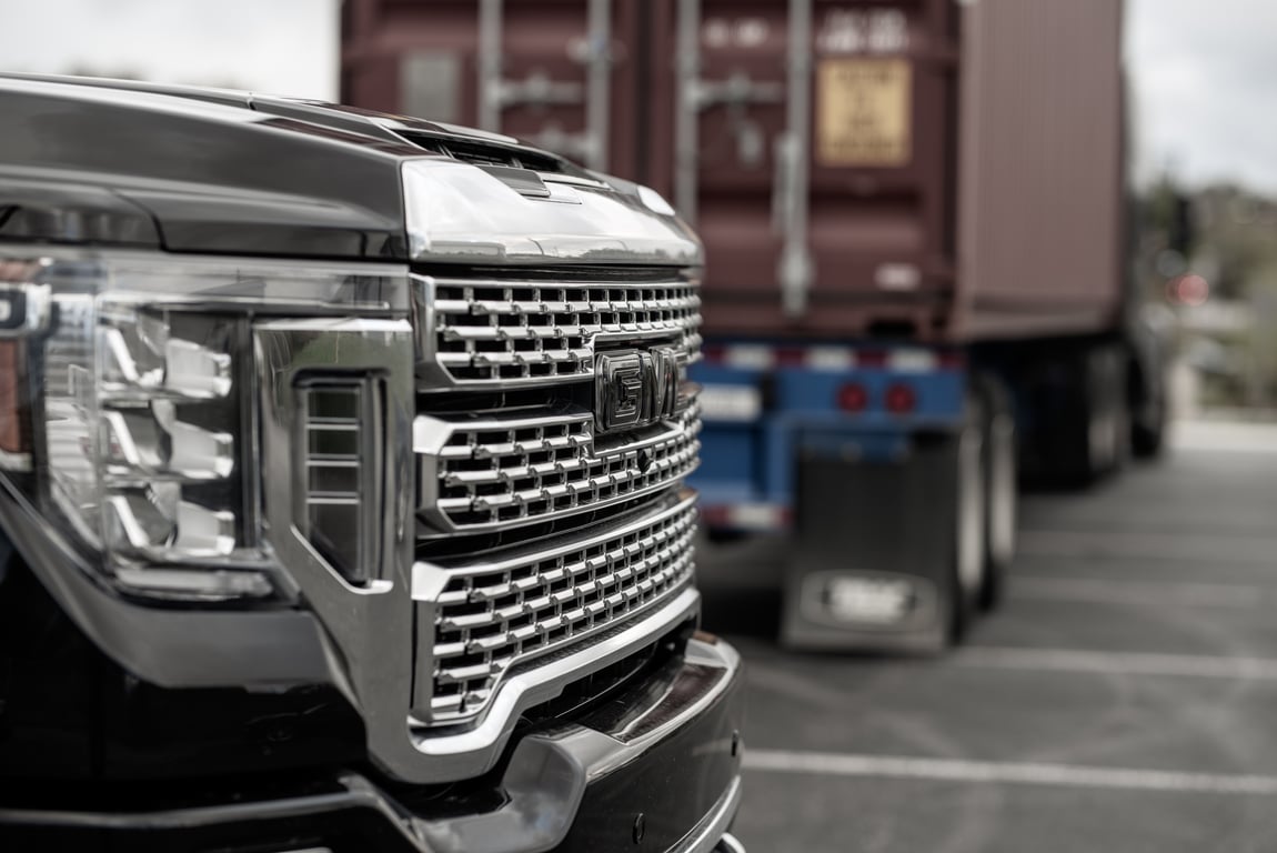 GMC Sierra 1500 towing trailer