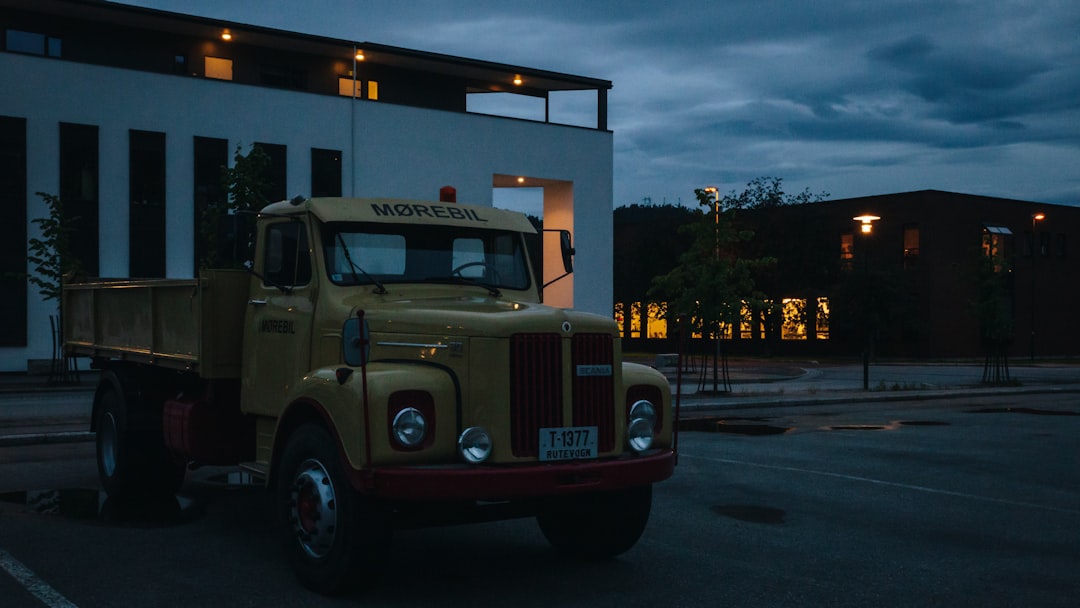 Heavy Duty Truck Mechanic Near Me: How Fleets Can Choose the Right Service Partner