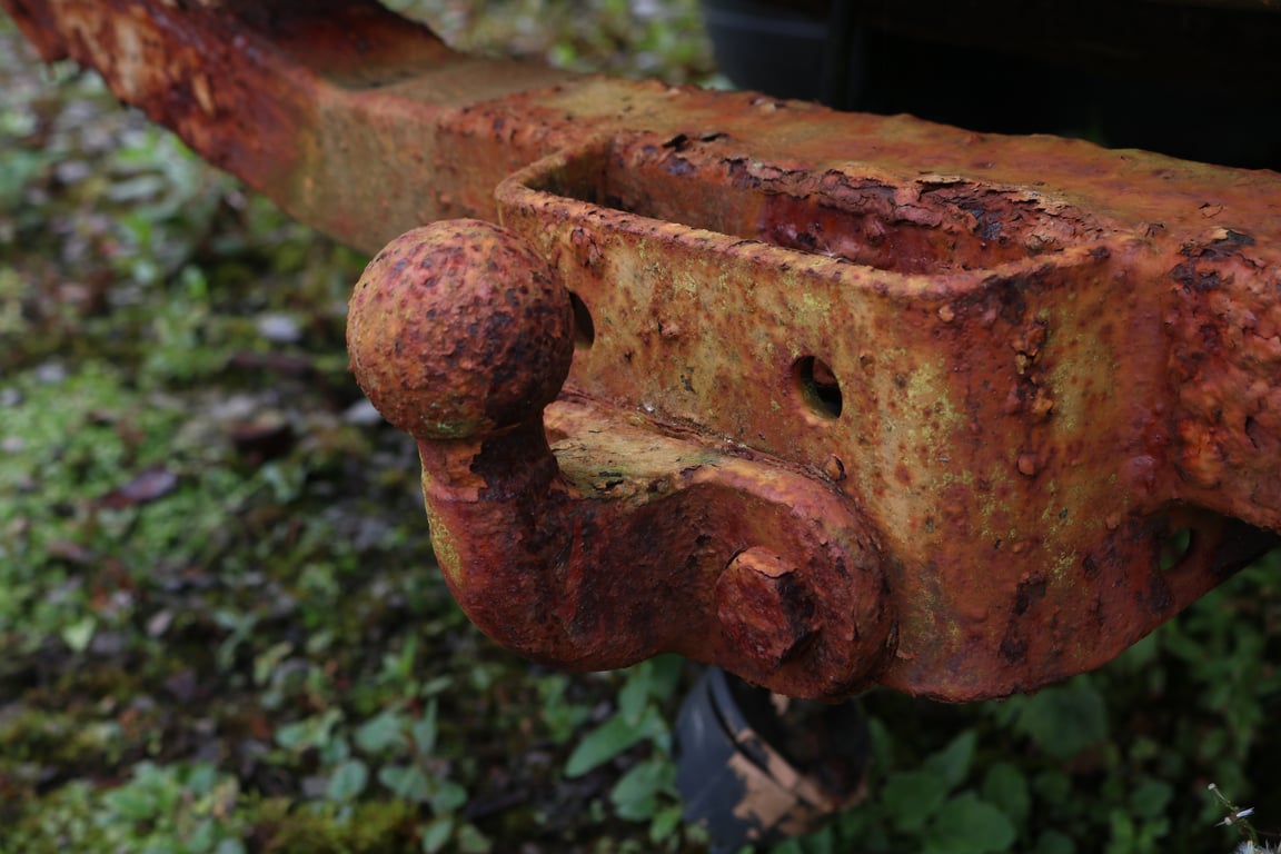 weight-distributing trailer hitch