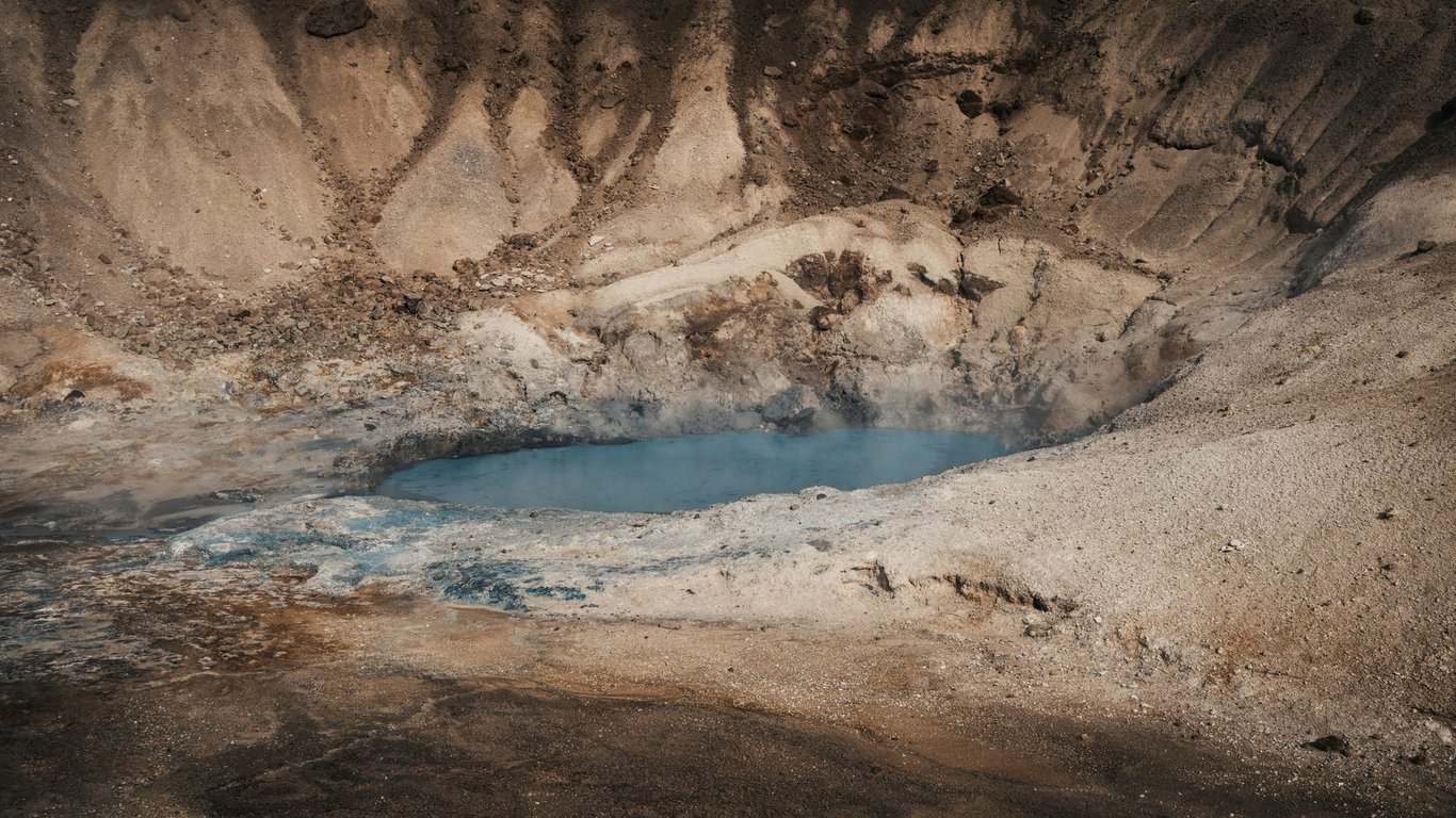 Hot Springs Hot Tubs Near Me: How to Compare Local Dealers, Models, and Ownership Costs