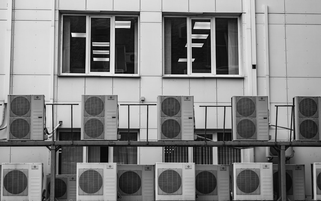 Emergency Air Conditioning Service: When to Call and What to Expect