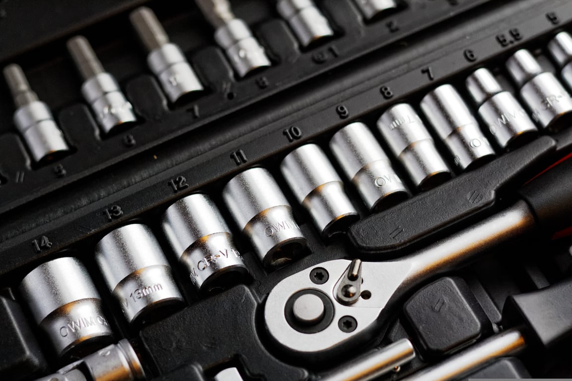 garage door repair technician