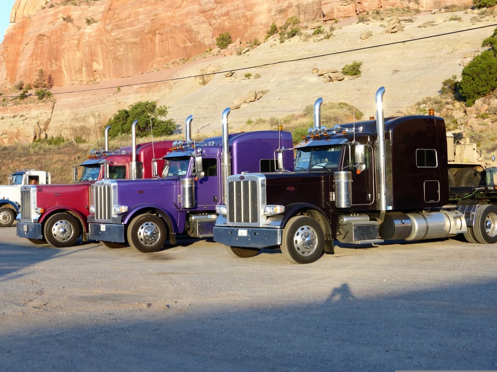 semi truck tractor trailer