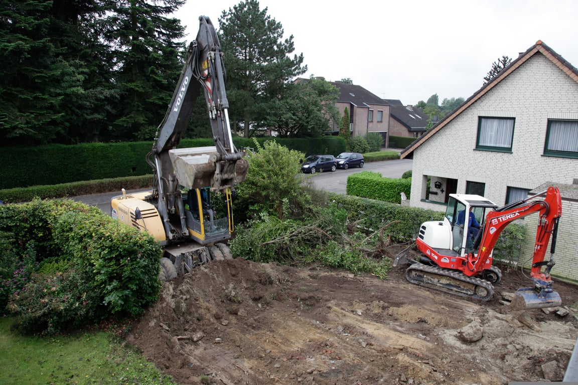 mini excavator trailer loading