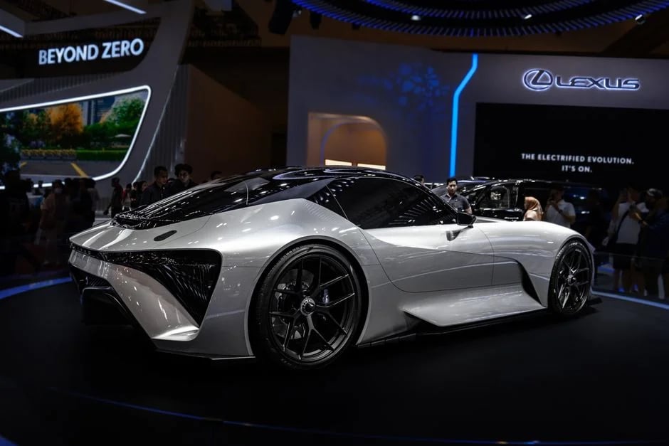 High-end electric cars showcased in Top 7 Best Luxury EVs of 2026 Now