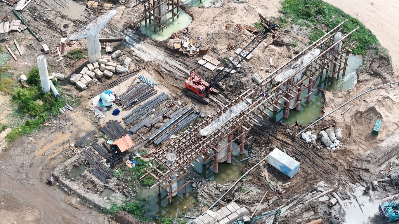 Biggest Earth Mover: How to Evaluate Ultra-Heavy Equipment for Major Jobsites