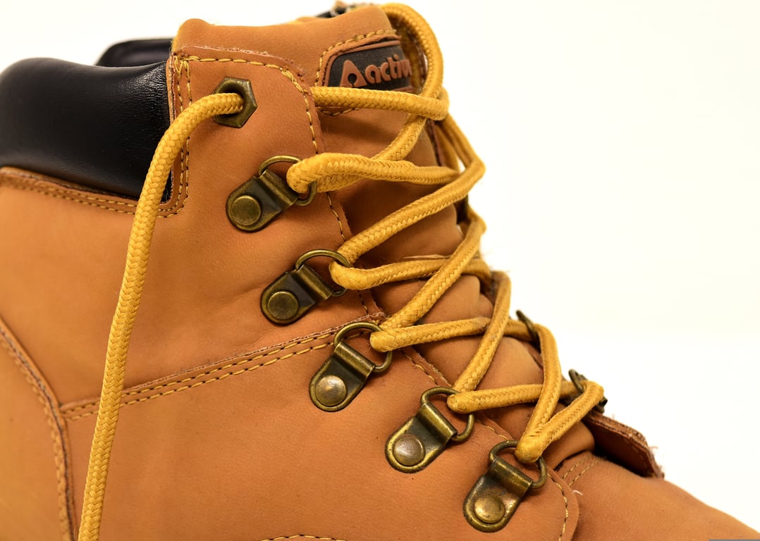 hiking boots fitting